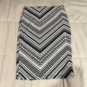 Charlotte Russe pencil skirt black and white size medium